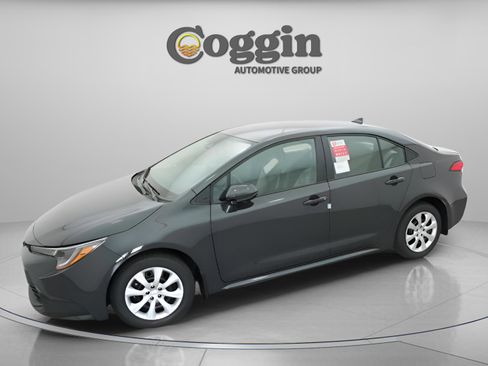Used 2025 Toyota Corolla LE FWD image 2
