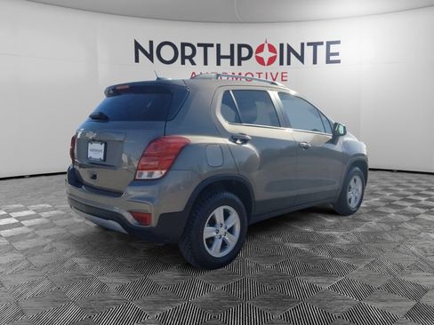 Used 2022 Chevrolet Trax LT w/ LT Convenience Package AWD/4WD image 6