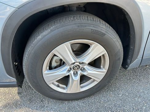 Used 2023 Toyota Highlander LE image 9