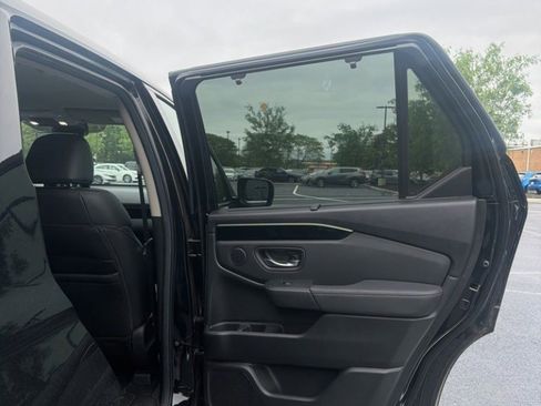 Used 2025 Honda Pilot EX-L image 25