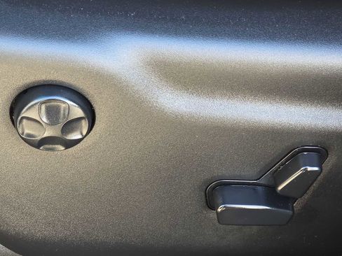 Used 2020 Jeep Grand Cherokee Laredo image 30