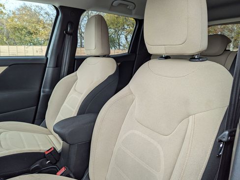 Used 2018 Jeep Renegade Latitude w/ Safety & Security Group image 9