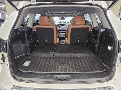 Used 2017 Toyota Highlander Limited Platinum image 28