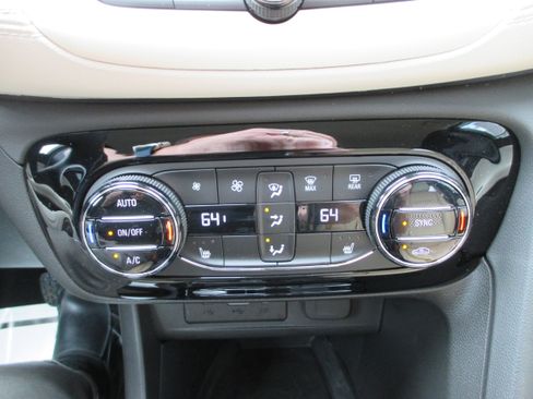 Used 2023 Buick Encore GX Select AWD/4WD image 18