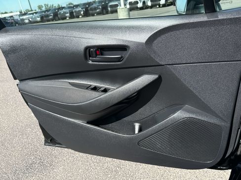 Used 2022 Toyota Corolla LE FWD image 12