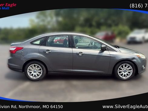 Used 2012 Ford Focus SE FWD image 6