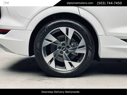 Used 2021 Audi e-tron Premium AWD/4WD image 44