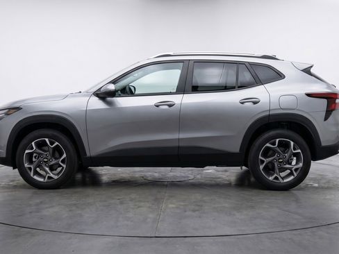Used 2025 Chevrolet Trax LT FWD image 5