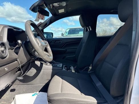 Used 2024 Chevrolet Colorado W/T image 5