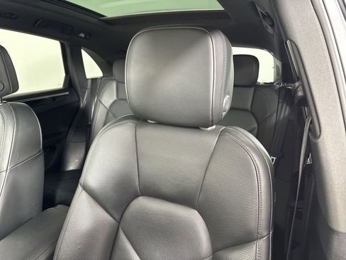 Certified 2023 Porsche Macan image 41