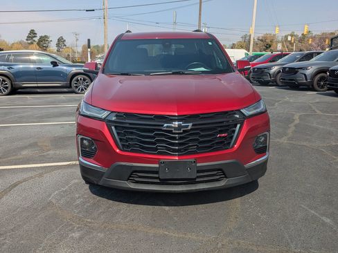 Used 2023 Chevrolet Traverse RS image 2