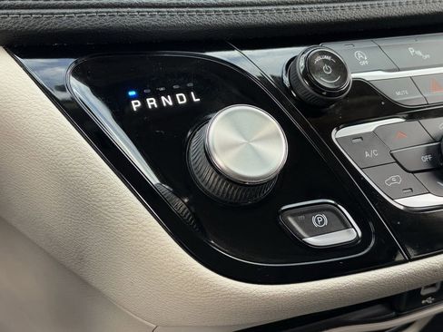 Used 2020 Chrysler Pacifica Limited image 19
