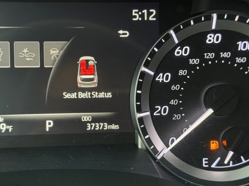 Used 2023 Toyota Highlander XLE image 2