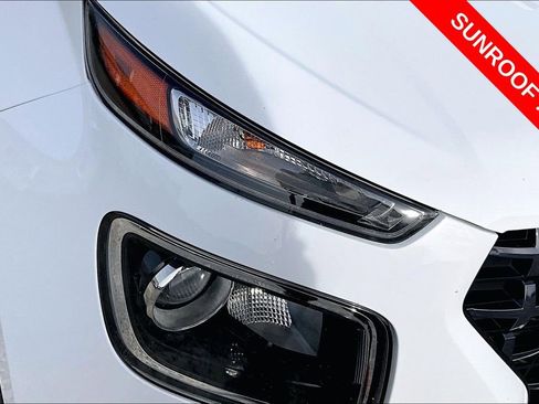 Used 2025 Hyundai Venue SEL FWD image 25