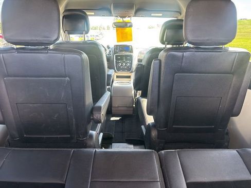 Used 2018 Dodge Grand Caravan SXT FWD image 17