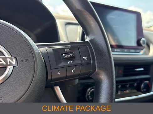 Used 2023 Nissan Rogue S AWD/4WD image 10