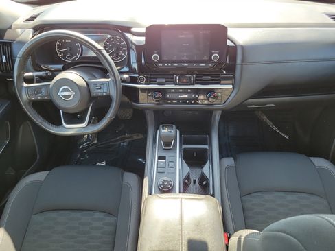 Used 2024 Nissan Pathfinder SV image 17