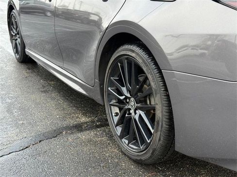 Used 2022 Toyota Camry XSE image 6