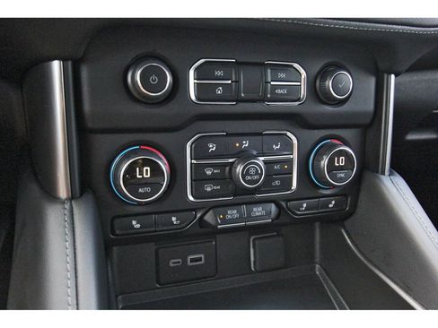 Used 2024 Chevrolet Tahoe LT w/ LT Signature Package RWD image 25