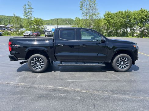 Used 2024 Chevrolet Colorado LT w/ LT Convenience Package III AWD/4WD image 9