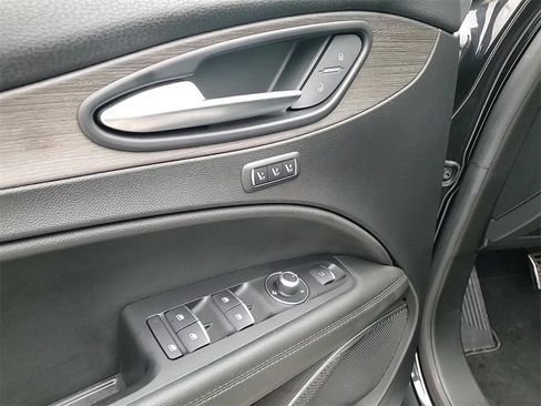 Used 2023 Alfa Romeo Stelvio Ti image 11