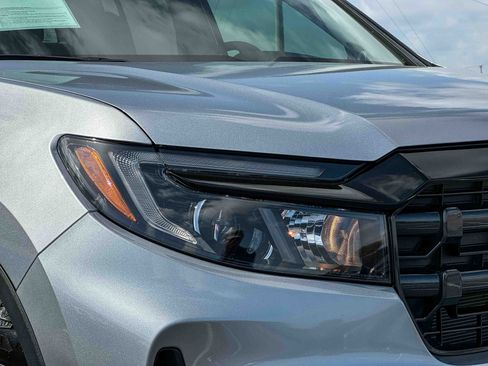 Used 2025 Honda Ridgeline Sport image 4