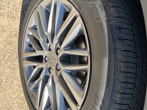 Used 2023 Acura MDX SH-AWD w/ Advance Package image 3