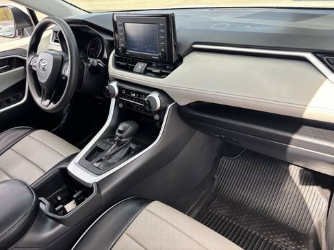 Used 2022 Toyota RAV4 XLE w/ Convenience Package FWD image 13