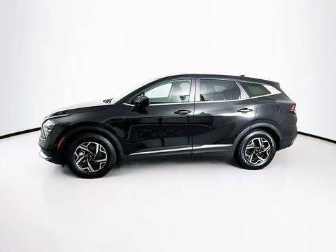 Used 2024 Kia Sportage LX image 4