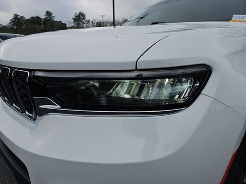 Used 2023 Jeep Grand Cherokee L Limited image 31