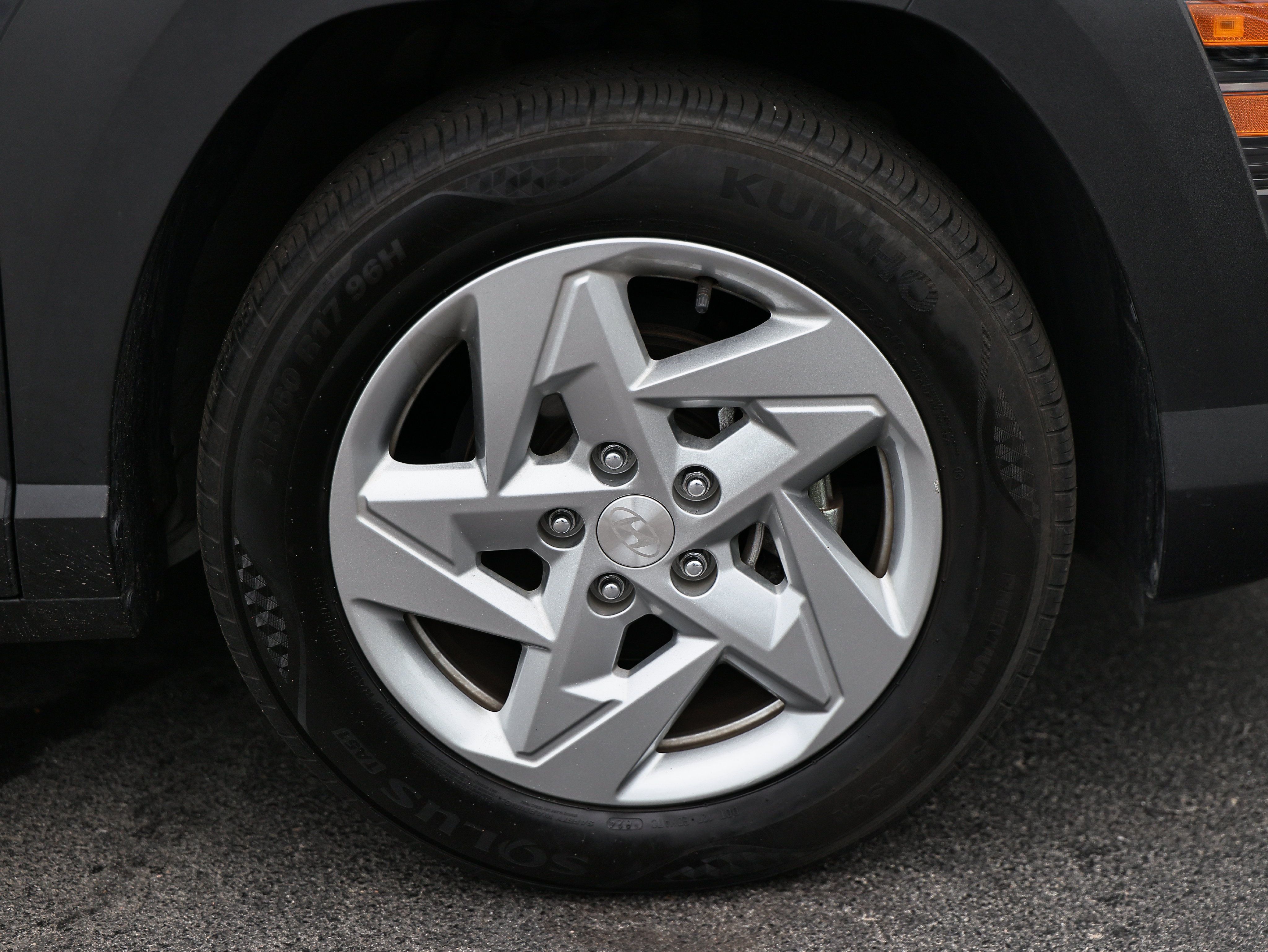 Used 2024 Hyundai Kona SE FWD image 4