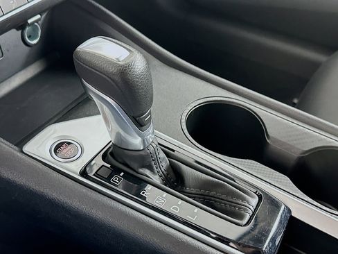 Used 2025 Nissan Altima 2.5 SV image 23