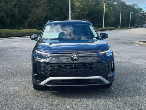 New 2025 Volkswagen Tiguan SE image 3