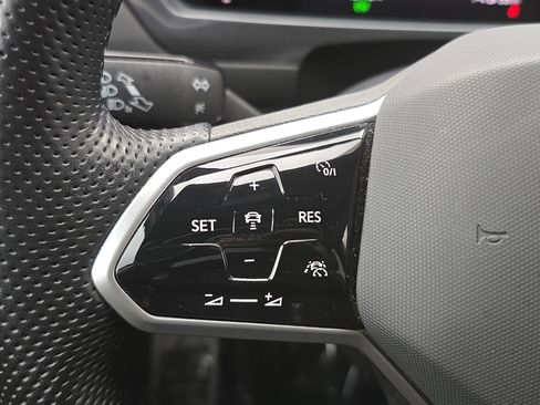 Certified 2023 Volkswagen Tiguan SE R-Line image 17