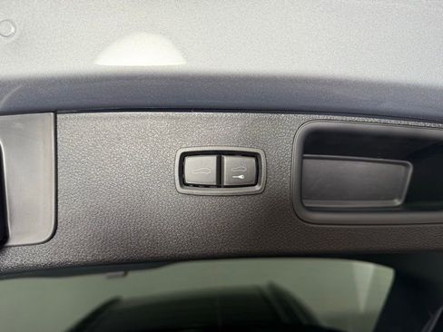 New 2026 Porsche Macan image 18