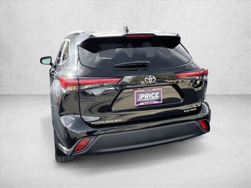 Used 2024 Toyota Highlander XLE image 5