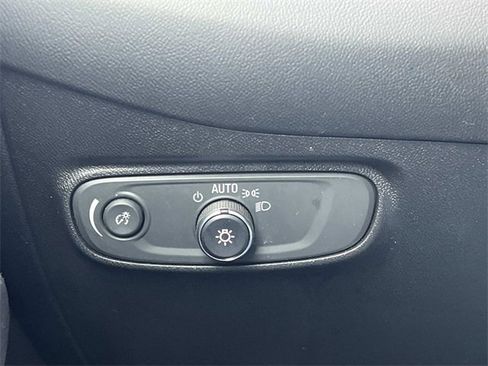 Used 2019 Chevrolet Equinox LT image 24