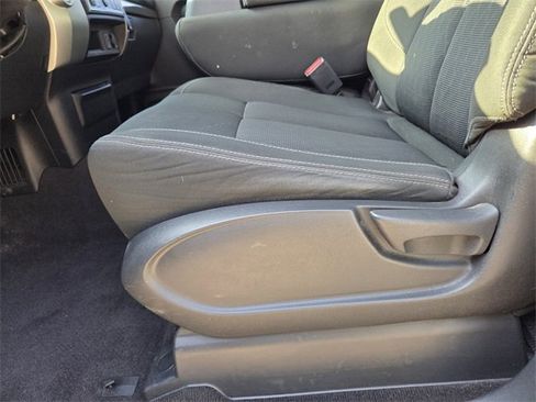 Used 2017 Nissan Titan SV image 27