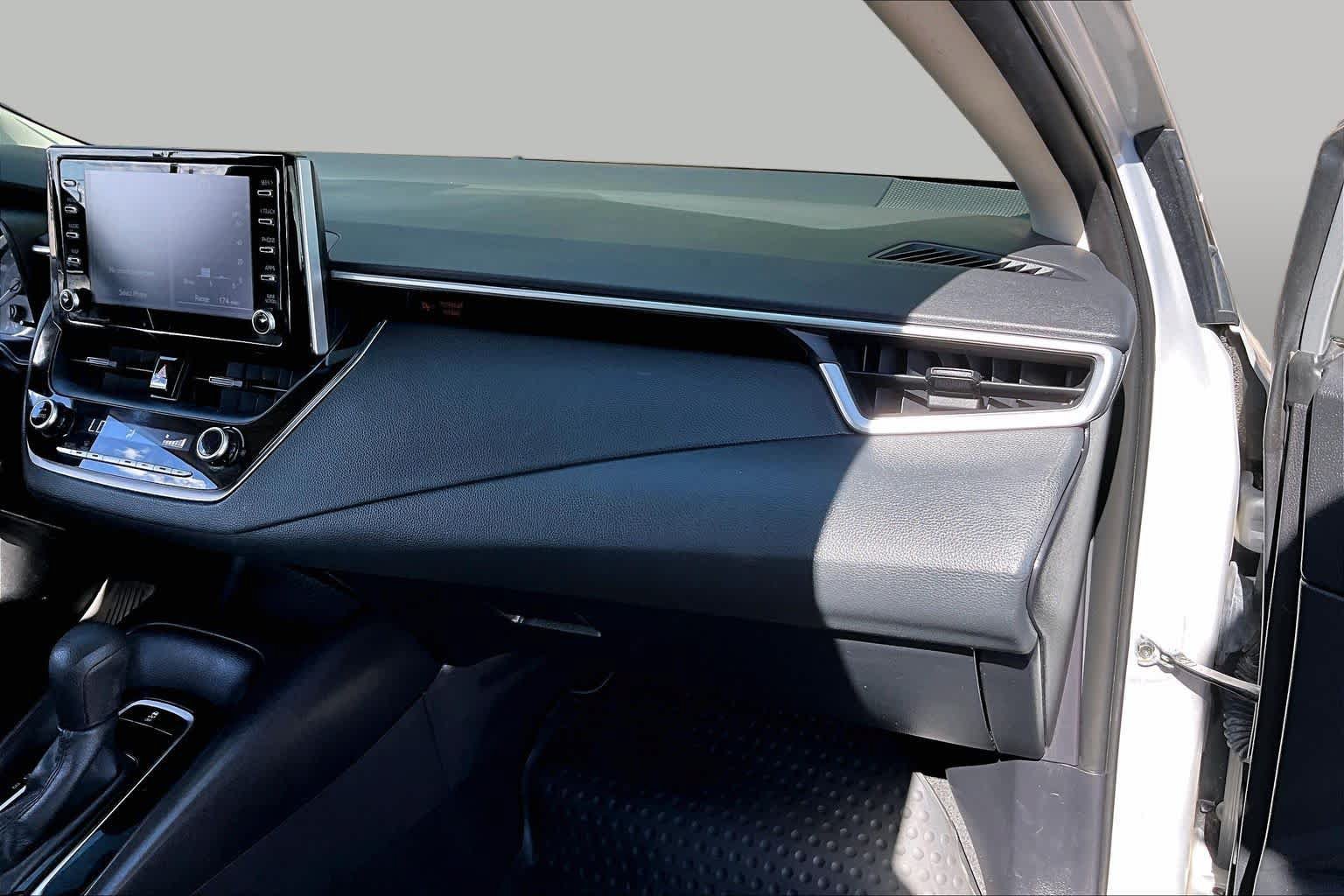 Used 2020 Toyota Corolla LE FWD image 18