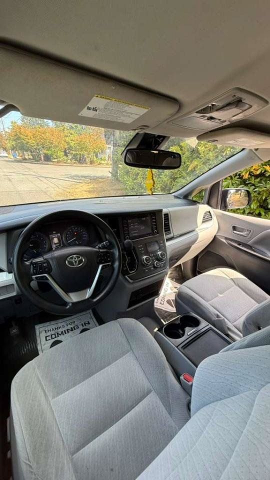 Used 2018 Toyota Sienna LE FWD image 11