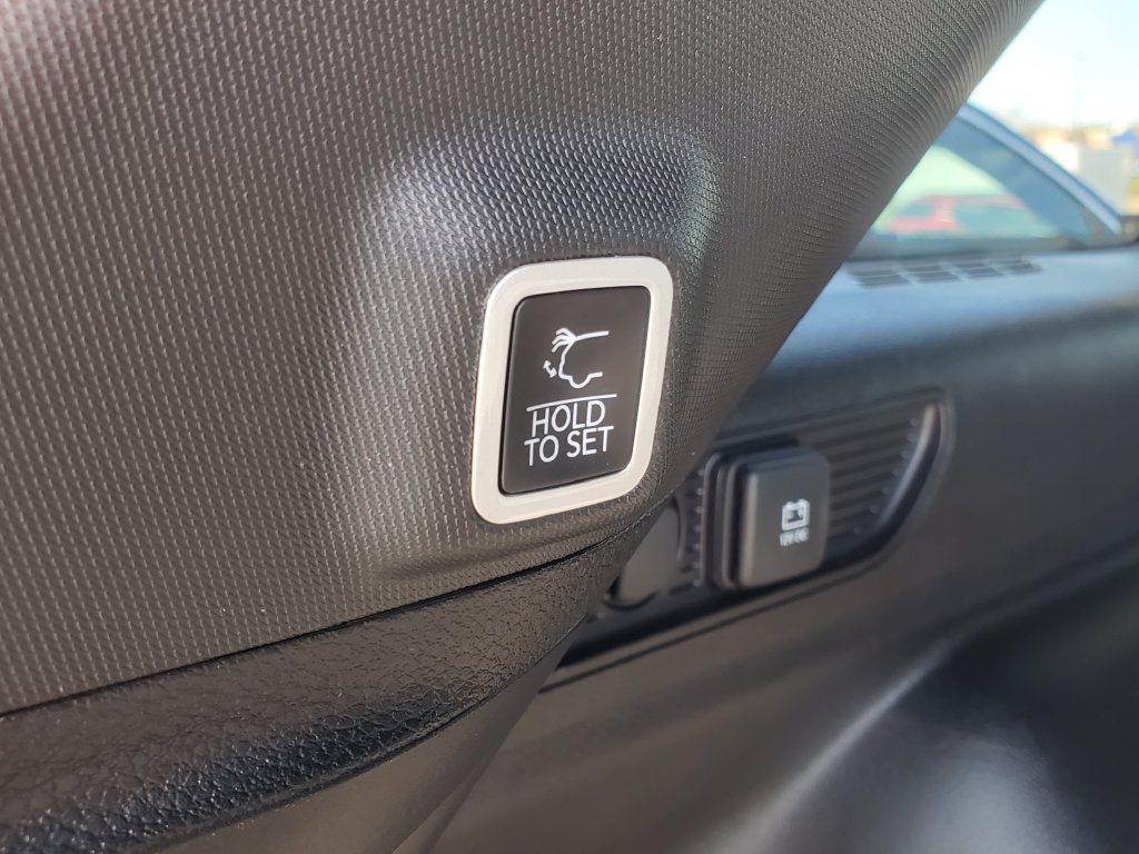 Used 2025 Jeep Grand Cherokee Limited AWD/4WD image 32