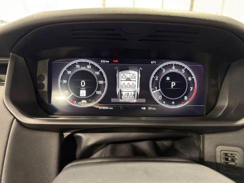 Used 2018 Land Rover Discovery SE image 17