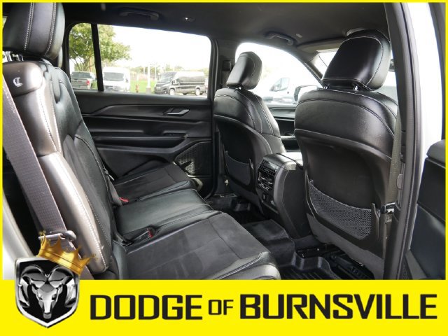 Used 2024 Jeep Grand Cherokee L Laredo AWD/4WD image 15