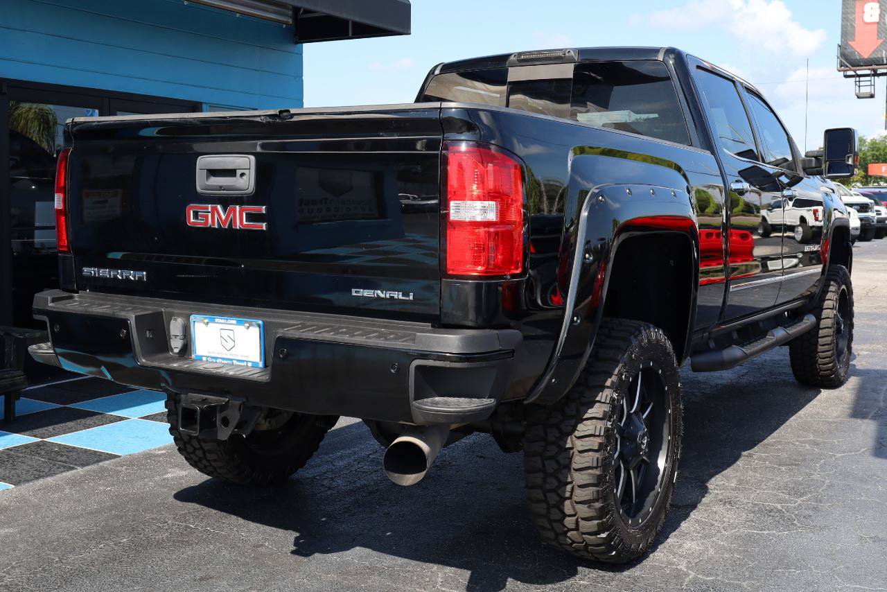 Used 2017 GMC Sierra 2500 Denali w/ Duramax Plus Package AWD/4WD image 4