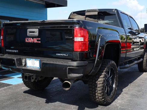 Used 2017 GMC Sierra 2500 Denali w/ Duramax Plus Package AWD/4WD image 4