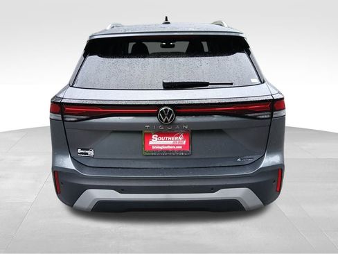 Used 2025 Volkswagen Tiguan S w/ 18" Wheel Package image 4
