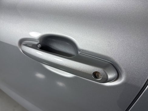 Used 2023 Toyota Highlander XLE image 12