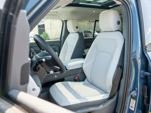 New 2025 Land Rover Defender 110 S image 19