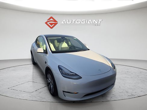 Used 2023 Tesla Model Y Long Range AWD/4WD image 5