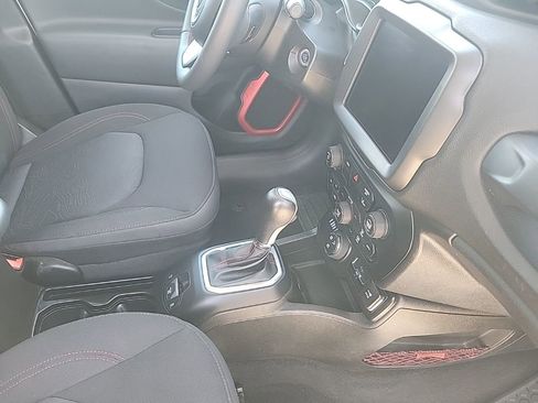 Used 2023 Jeep Renegade Trailhawk AWD/4WD image 44
